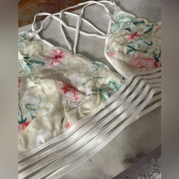 NEW - PINK by Victoria’s Secret (Size L) Unlined Lace Bralette in Floral Design - Picture 2 of 7